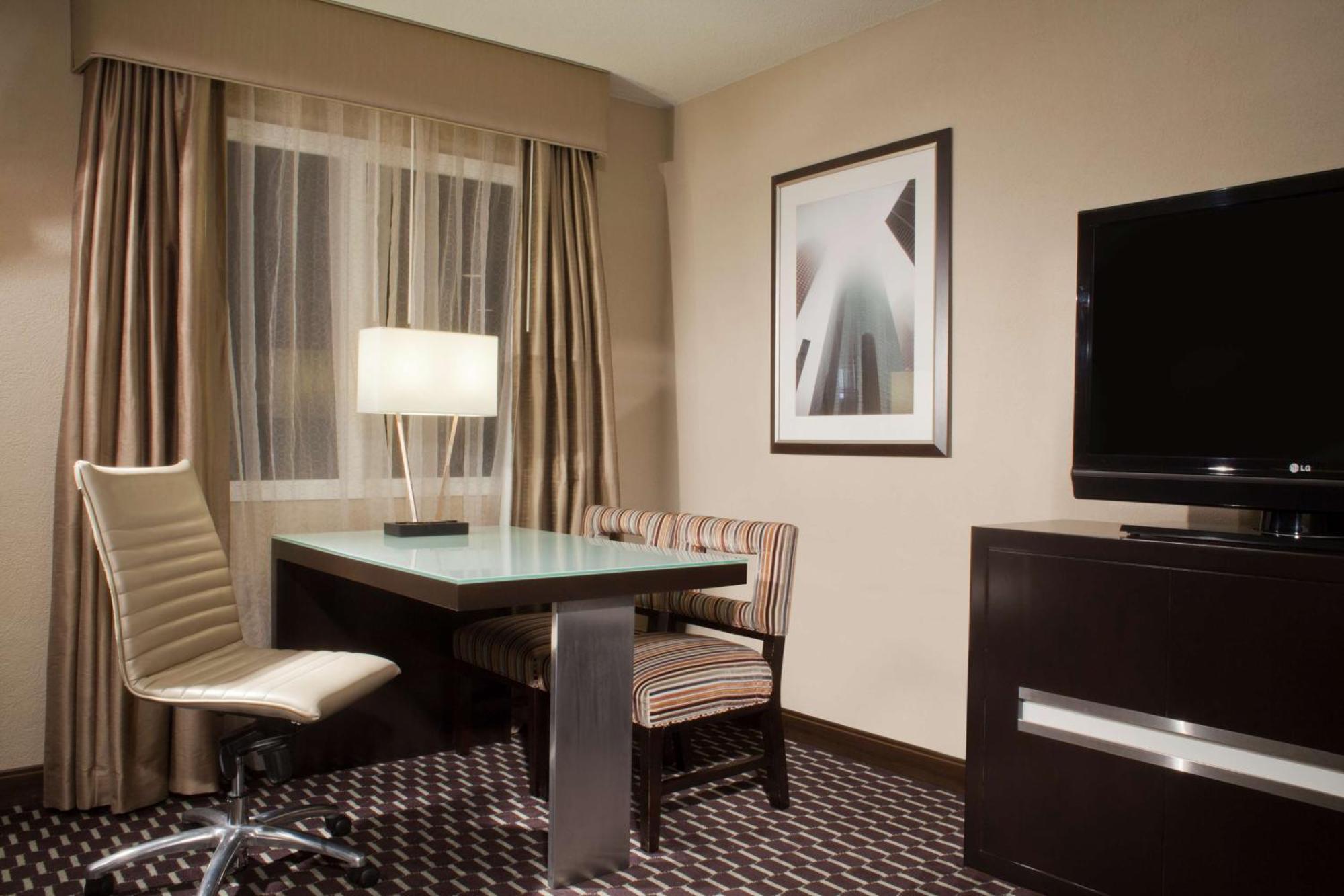 Embassy Suites By Hilton Houston Near The Galleria Zewnętrze zdjęcie